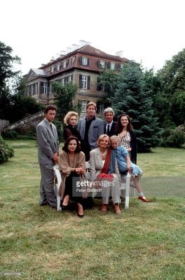 Szerelem a Hohenstein-kastélyban 1. évad (1992) online sorozat